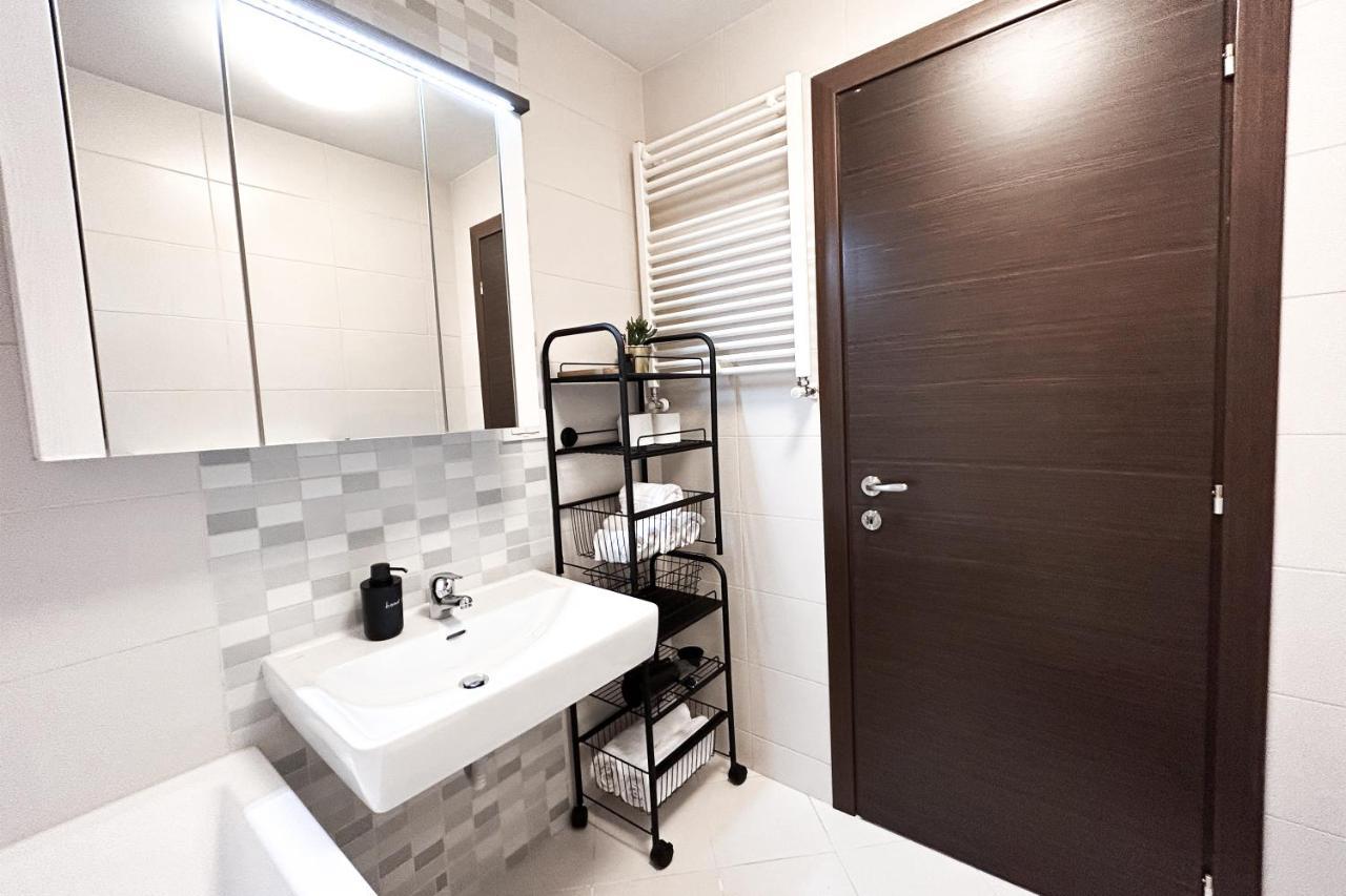 Downtown C22 Appartement Boekarest Buitenkant foto